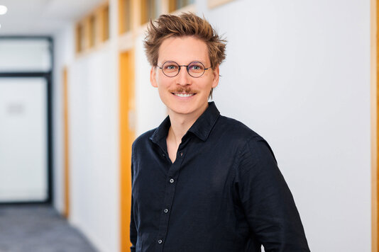 portrait photo of Christopher Kirschner