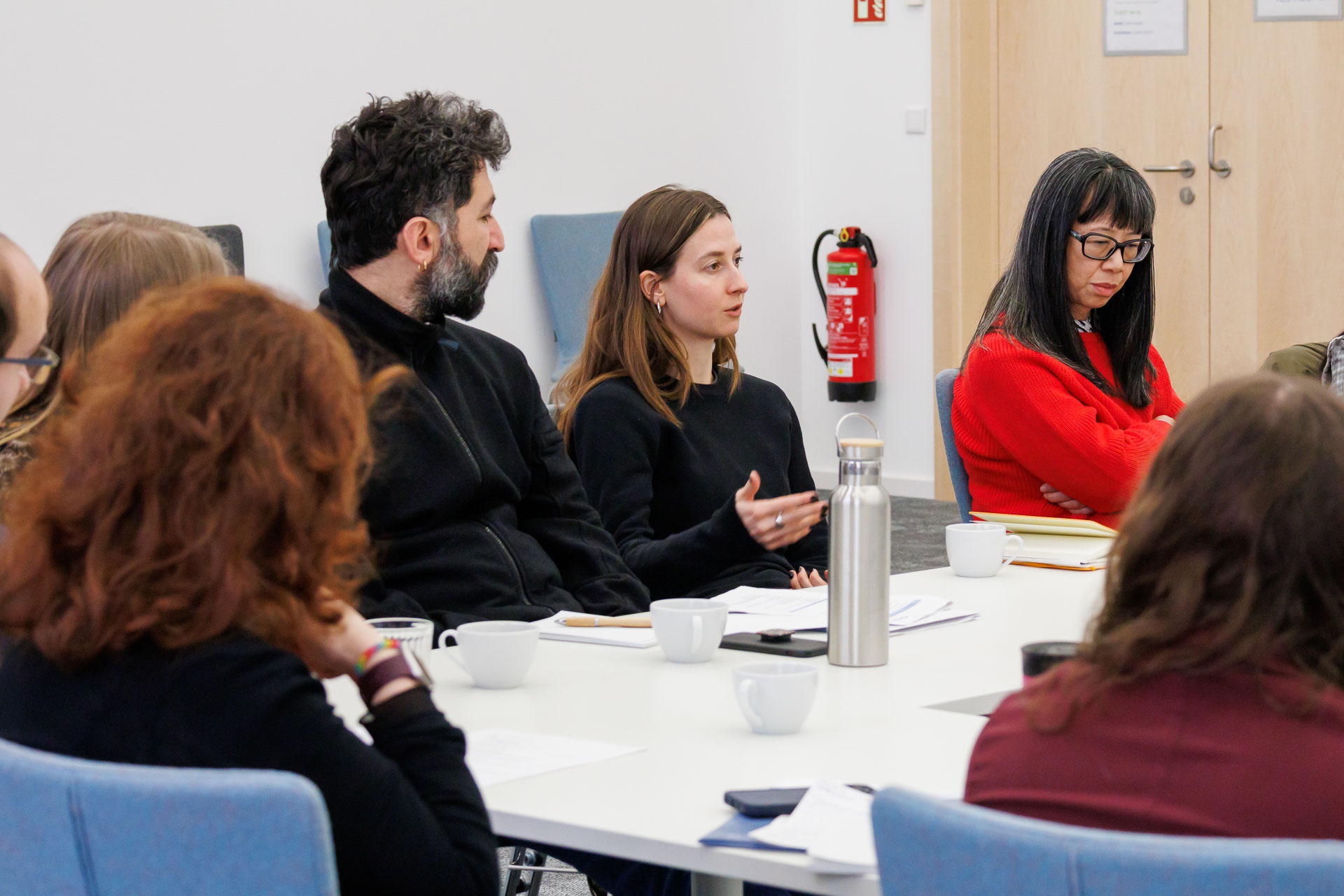 photo from the workshop 'Ethnic-Racial Socialisation', participants talking to each other at a large table